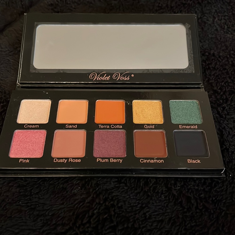Violet Voss Essentials Eye Shadow palette 
Multi color palette 
Never used